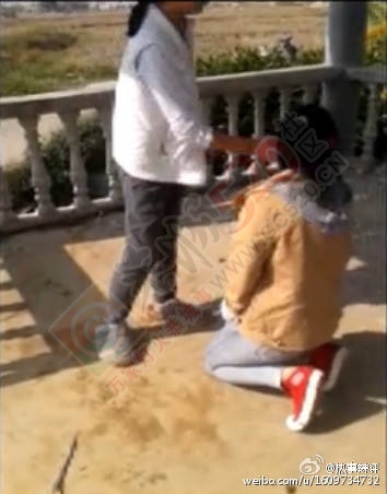 广西女学生连扇女同学58巴掌 围观众人嬉笑打闹141 / 作者:希灵容梅 / 帖子ID:107495