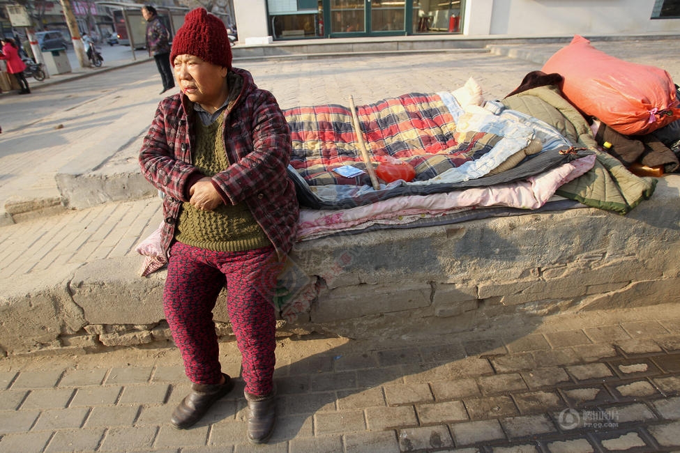 老太露宿街头1年等儿子 儿子就在百米外网吧572 / 作者:恭城520小奈姐姐 / 帖子ID:107584