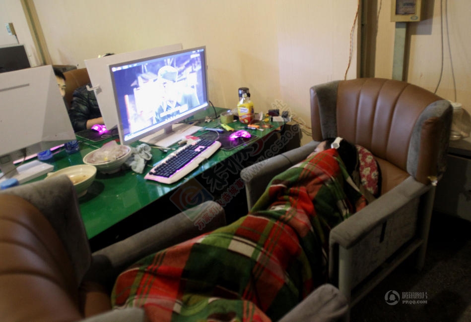 老太露宿街头1年等儿子 儿子就在百米外网吧100 / 作者:恭城520小奈姐姐 / 帖子ID:107584