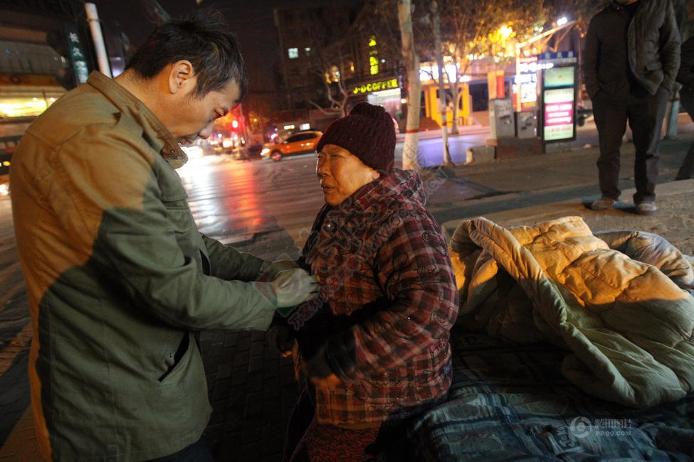 老太露宿街头1年等儿子 儿子就在百米外网吧392 / 作者:恭城520小奈姐姐 / 帖子ID:107584