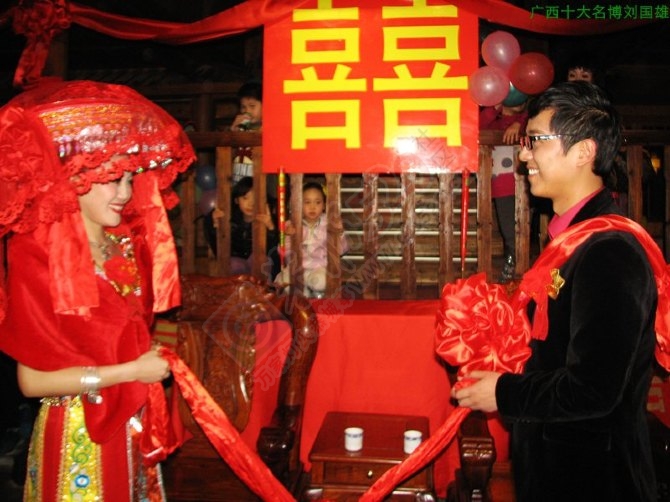 在瑶王府吃美食，遇见传统瑶族婚礼53 / 作者:恭城520小奈姐姐 / 帖子ID:111484