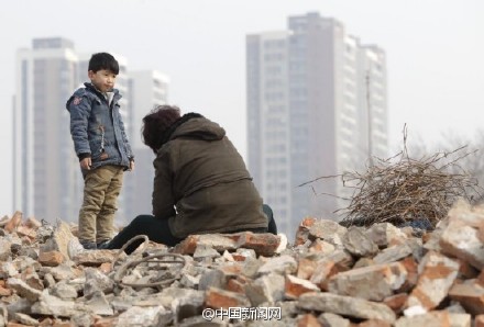 一个7岁男孩的寒假：砸钢丝为父筹医药费 乱石堆里写作业403 / 作者:恭城520小奈姐姐 / 帖子ID:111888