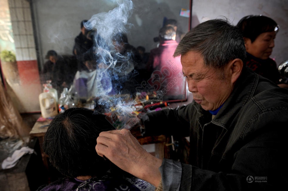 即将流逝的技艺火钳烫发135 / 作者:美丽的梦花 / 帖子ID:113066