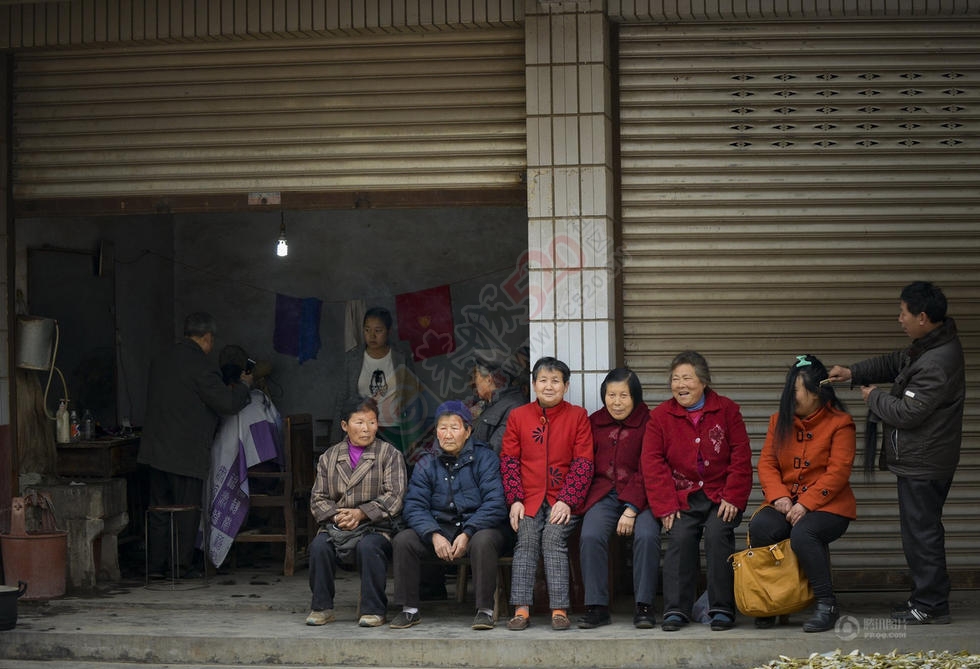 即将流逝的技艺火钳烫发149 / 作者:美丽的梦花 / 帖子ID:113066