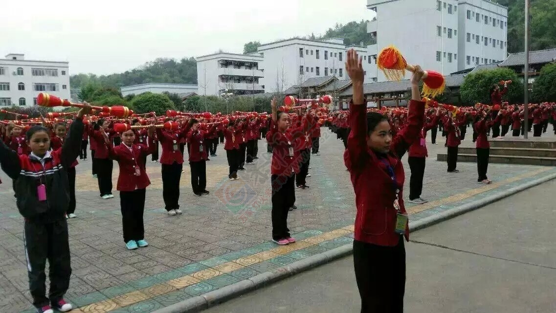 民中的学生也开始跳起了长鼓舞啊433 / 作者:猫小萌 / 帖子ID:113369