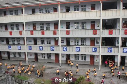 震区小学近3千名学生3分钟内成功疏散 无人伤亡！671 / 作者:奇葩处处有 / 帖子ID:113659