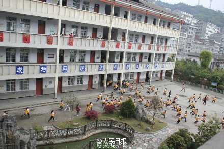 震区小学近3千名学生3分钟内成功疏散 无人伤亡！795 / 作者:奇葩处处有 / 帖子ID:113659