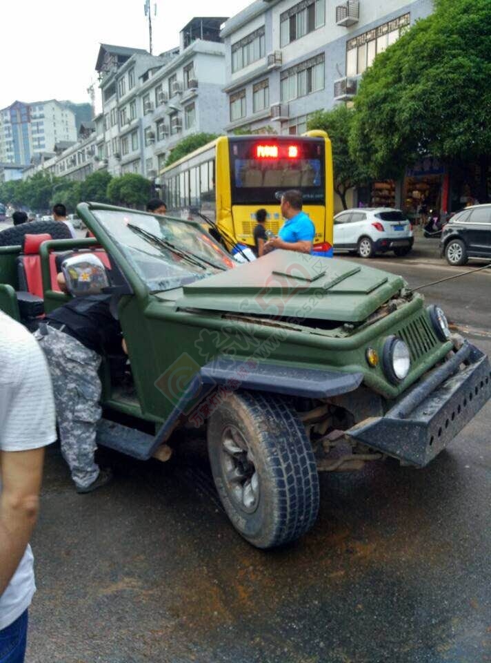 我县老加油站路段发生一起私改车追尾事故220 / 作者:山楂糖 / 帖子ID:115565