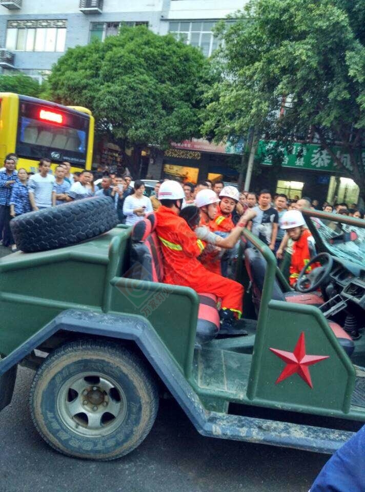 我县老加油站路段发生一起私改车追尾事故601 / 作者:山楂糖 / 帖子ID:115565