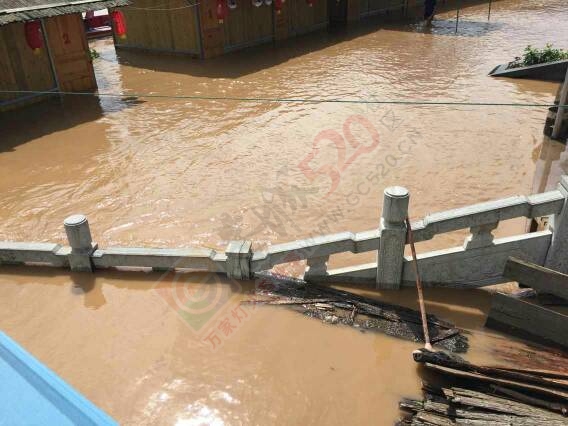 恭城暴雨，水上乐园被淹了433 / 作者:箩筐索 / 帖子ID:115951