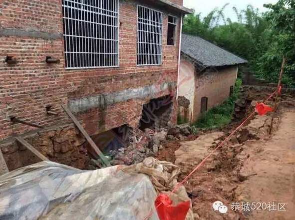 恭城连降暴雨，多地开启看海模式，西岭群众受灾自救432 / 作者:520小编 / 帖子ID:116167