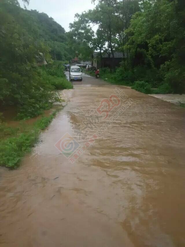 昨天西岭小学因暴雨涨水提前放学为何不通知家长？889 / 作者:随随便便 / 帖子ID:116172