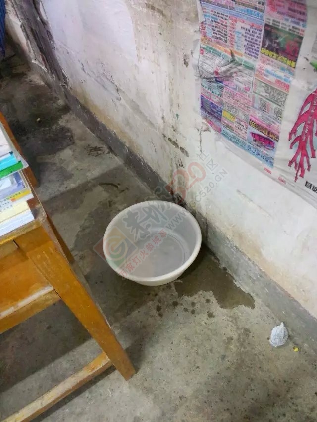 看看落大暴雨的时候，别个教室373 / 作者:摘颗星星送给你 / 帖子ID:116220