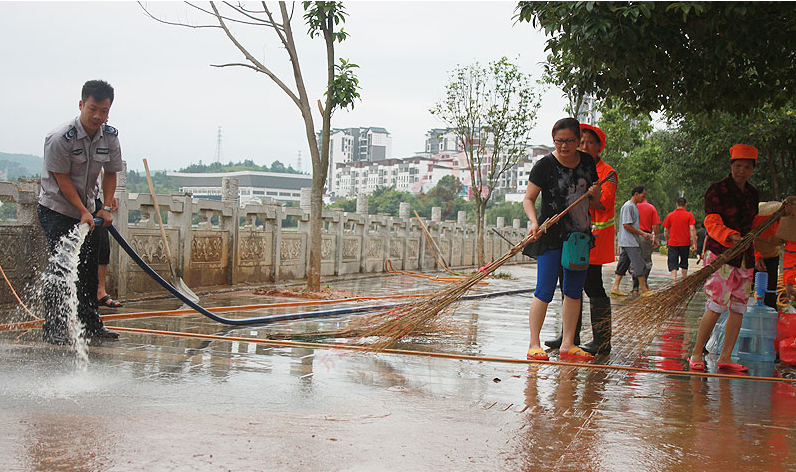 我县遭受暴雨袭击 举全县之力抢险救灾886 / 作者:欧耶 / 帖子ID:116368