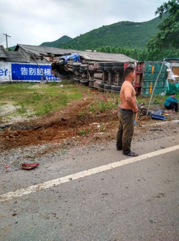 加会秧家加油站旁！重大车祸！一老人当场死亡！117 / 作者:huangshiHS / 帖子ID:116431