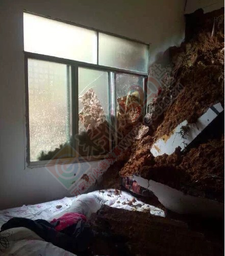 西岭乡东面村的山体滑坡（我们村）辛苦建的房孑和快丰收的庄稼，因为下雨，全没了859 / 作者:杨溪王公子 / 帖子ID:116538
