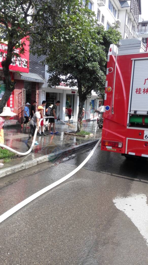 给消防官兵与环卫工人点赞835 / 作者:阿童木 / 帖子ID:116627