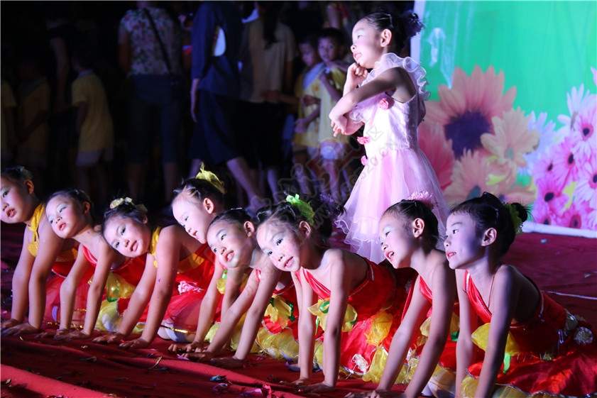 乐乐幼儿园庆六一广场演出690 / 作者:油茶爽神 / 帖子ID:116804