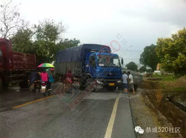恭城又两车祸：货车超车未果撞上拖拉机，小车超车爆胎四脚朝天司机奇迹生还778 / 作者:520小编 / 帖子ID:117244