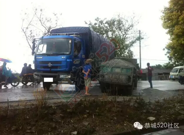 恭城又两车祸：货车超车未果撞上拖拉机，小车超车爆胎四脚朝天司机奇迹生还7 / 作者:520小编 / 帖子ID:117244