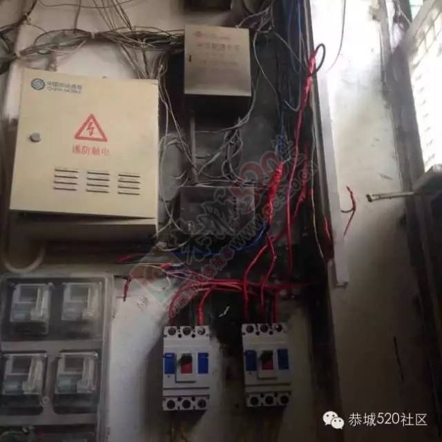 恭城滨江苑某居民楼冒烟起火49 / 作者:社区小编 / 帖子ID:119054