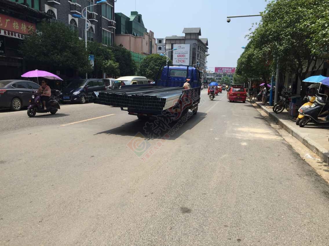 这样子运钢材也太危险了点153 / 作者:恭城人 / 帖子ID:119204