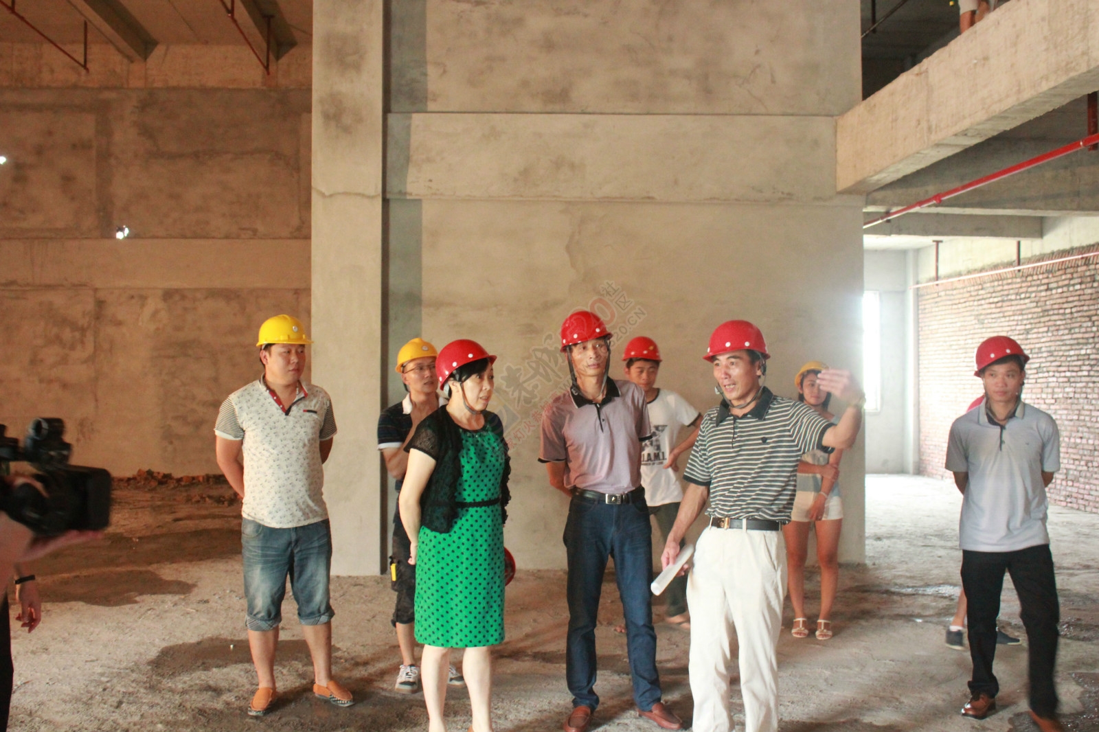 县领导视察建设中的恭城梦迪影院363 / 作者:社区小编 / 帖子ID:119244