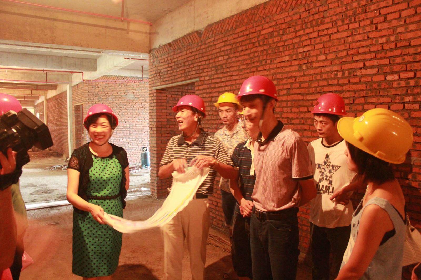 县领导视察建设中的恭城梦迪影院534 / 作者:社区小编 / 帖子ID:119244