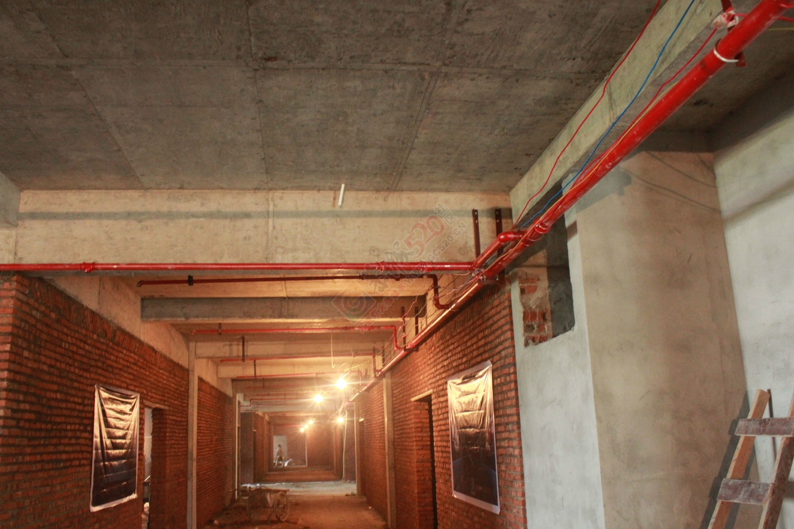 县领导视察建设中的恭城梦迪影院915 / 作者:社区小编 / 帖子ID:119244