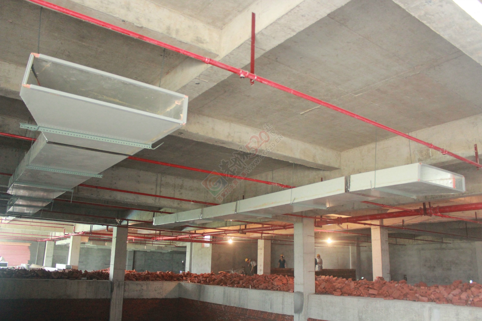 县领导视察建设中的恭城梦迪影院21 / 作者:社区小编 / 帖子ID:119244