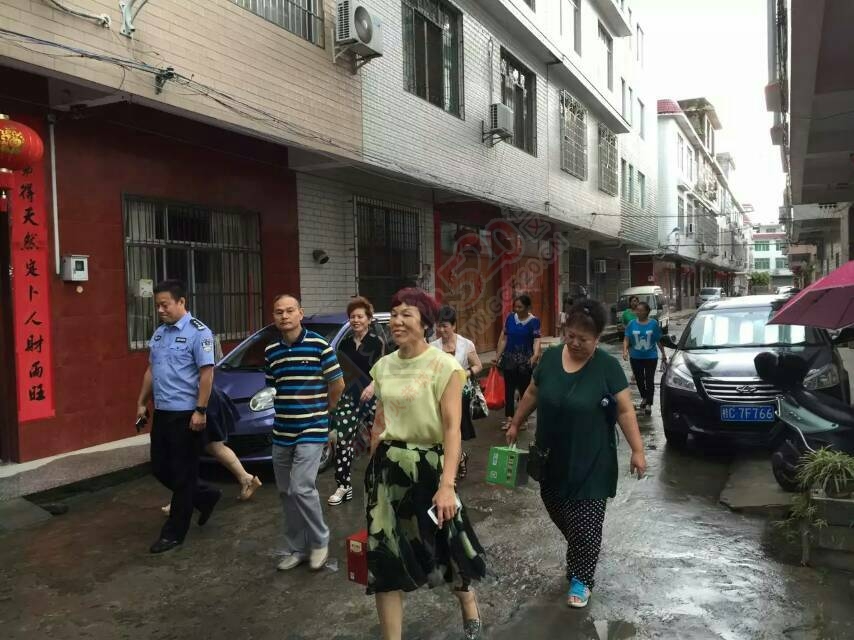 恭城县城乡女能人联谊会慰问公安系统相关单位和个人。904 / 作者:箩筐索 / 帖子ID:119344