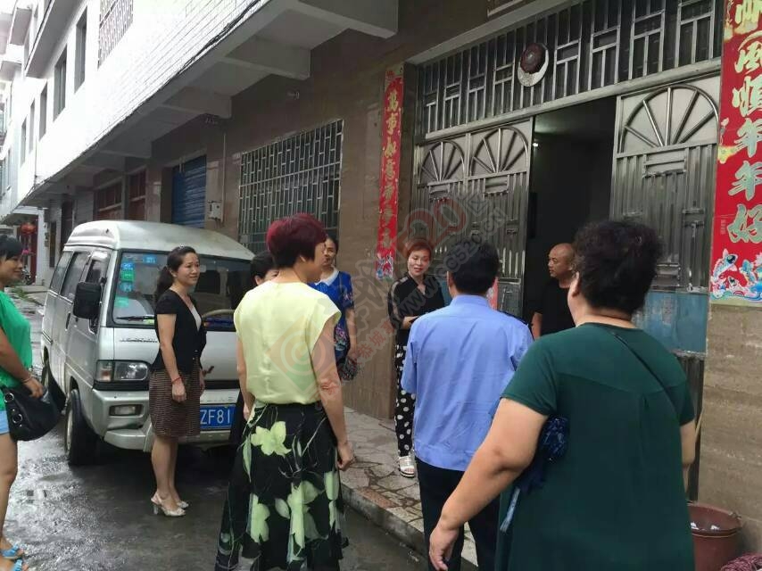 恭城县城乡女能人联谊会慰问公安系统相关单位和个人。615 / 作者:箩筐索 / 帖子ID:119344