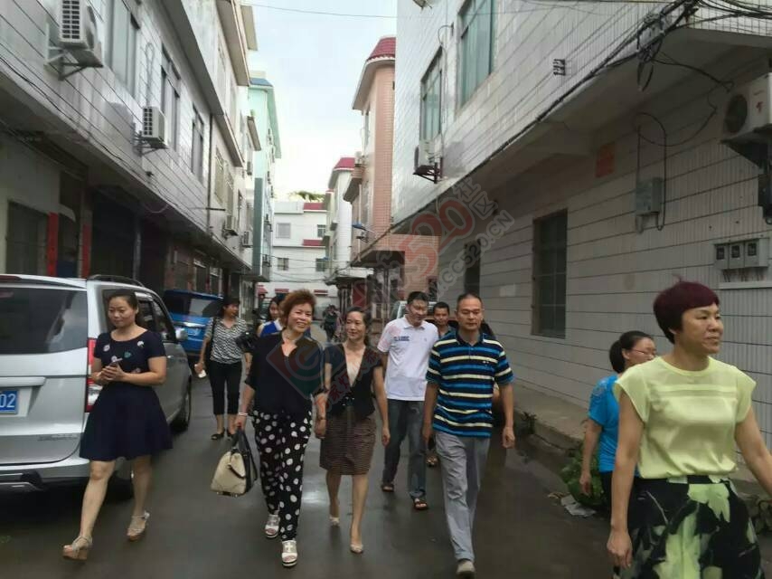 恭城县城乡女能人联谊会慰问公安系统相关单位和个人。262 / 作者:箩筐索 / 帖子ID:119344