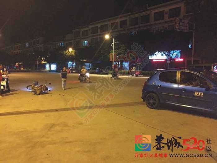 新车站红绿灯车祸，两人受伤273 / 作者:520小编 / 帖子ID:119432