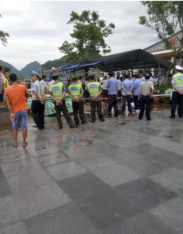 【恭城头条】恭城多部门联合执法，恭城火车站站前广场所有摊点全部被拆除。804 / 作者:社区小编 / 帖子ID:119457