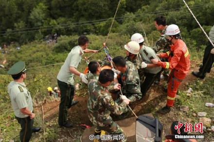 丽江一客车翻下149米山崖 3死16伤467 / 作者:花开似花落、 / 帖子ID:119468