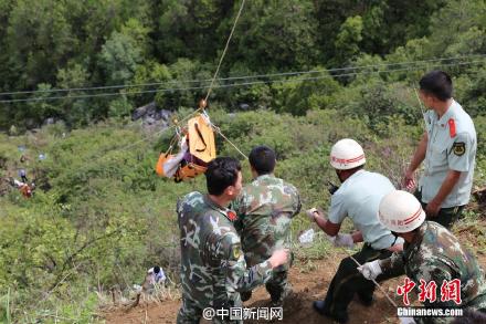 丽江一客车翻下149米山崖 3死16伤387 / 作者:花开似花落、 / 帖子ID:119468