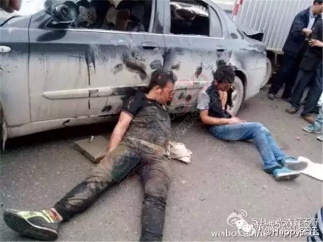 恭城又现暴打偷狗贼，莲花蛟津塘偷狗贼被抓，愤怒群众将其暴打659 / 作者:社区小编 / 帖子ID:119593
