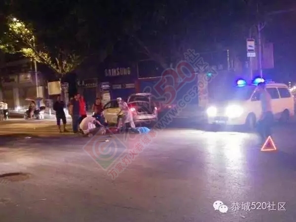 夜间行车注意安全！凌晨一点城中西路红绿灯车祸一人受伤112 / 作者:社区小编 / 帖子ID:119859