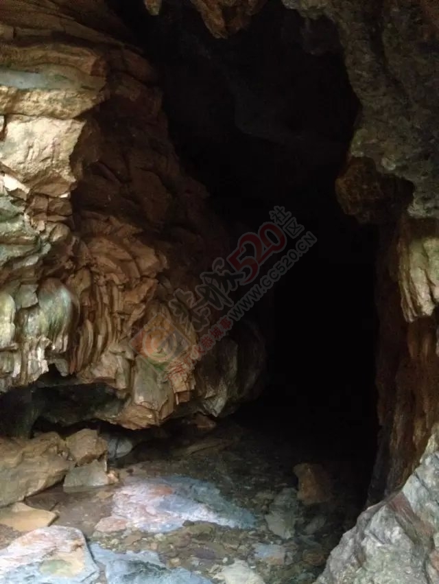 今天骑摩托车去山洞里洗澡真美 还淘了颗漂亮的石头726 / 作者:过往云烟、 / 帖子ID:120254