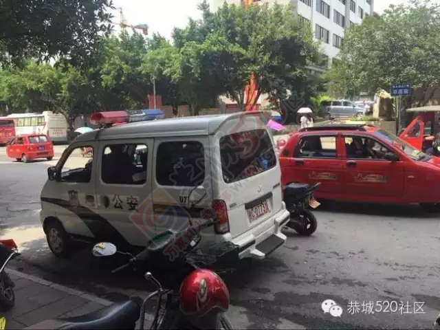今日恭城：民警当街抓获两名偷车贼 系未成年且携带管制刀具833 / 作者:社区小编 / 帖子ID:120315