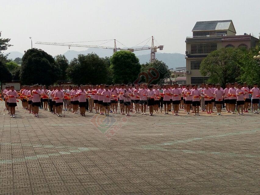 军训学生跳长鼓舞693 / 作者:猫小萌 / 帖子ID:120473