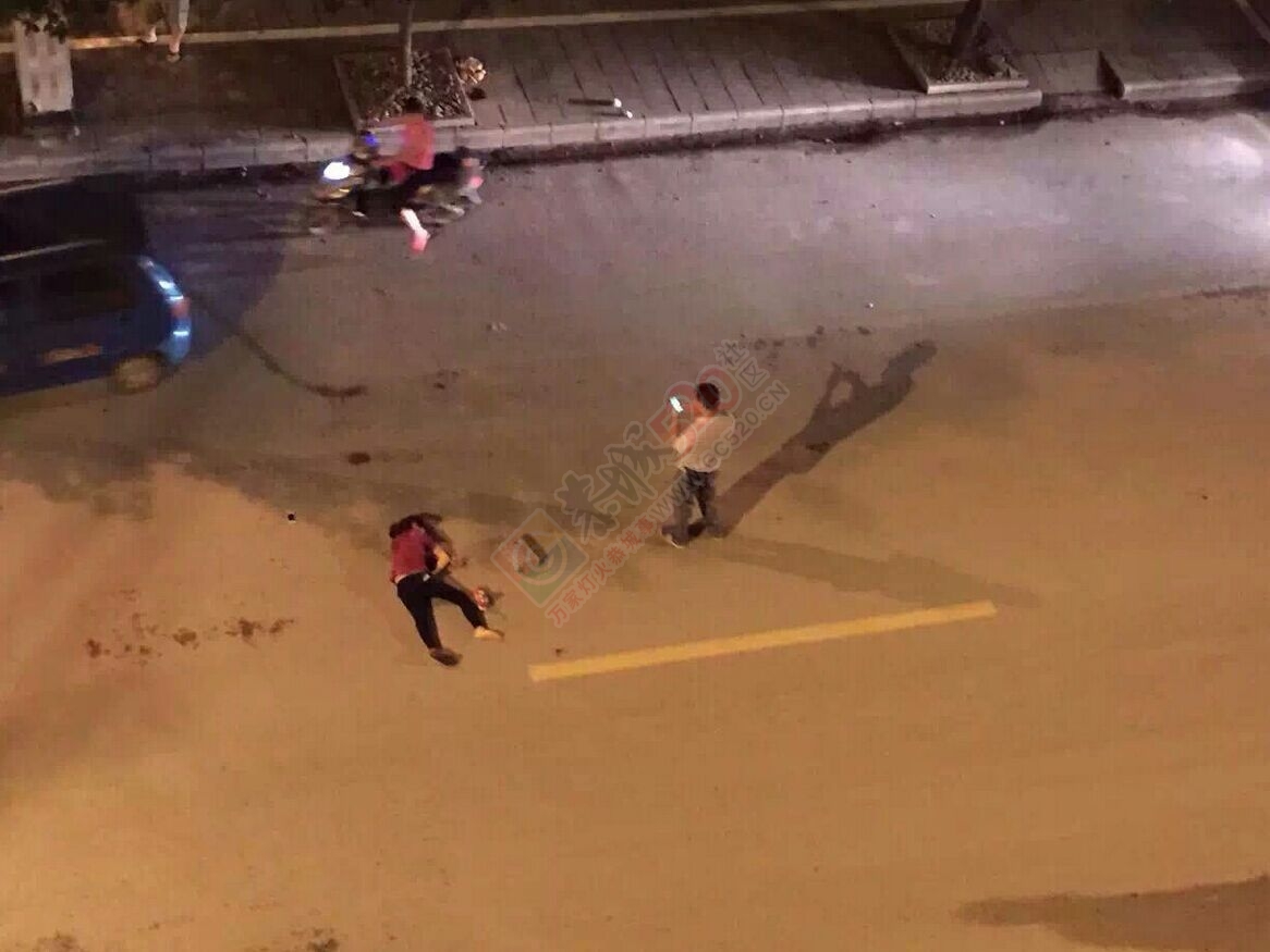 昨晚11点左右，中医院出来的马路上发生车祸170 / 作者:社区小编 / 帖子ID:120785