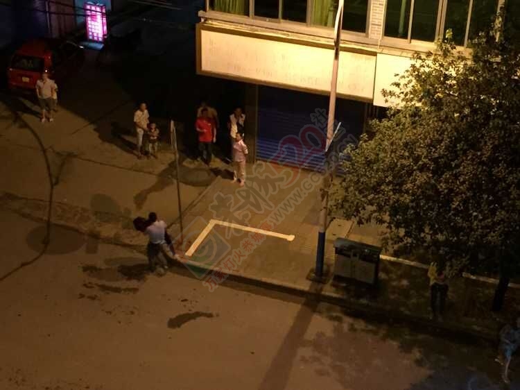 昨晚11点左右，中医院出来的马路上发生车祸498 / 作者:社区小编 / 帖子ID:120785