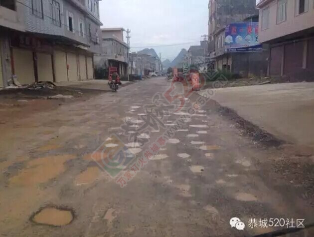 途径西岭某路段，还以为到了月球！网友调侃此路段考验车技！832 / 作者:社区小编 / 帖子ID:120995
