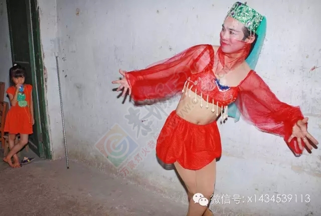 “恋物癖”？男子喜跳女人舞？ 有位“伪娘”擅长女人舞342 / 作者:红通通 / 帖子ID:121037