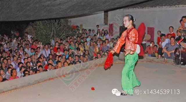 “恋物癖”？男子喜跳女人舞？ 有位“伪娘”擅长女人舞259 / 作者:红通通 / 帖子ID:121037