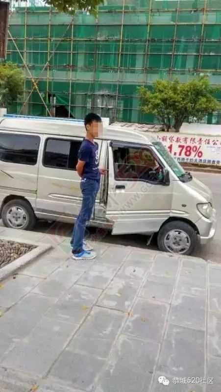 恭城街：豆子鬼偷东西偷到警察蜀黍的车上了，当场被逮现行！598 / 作者:社区小编 / 帖子ID:127466