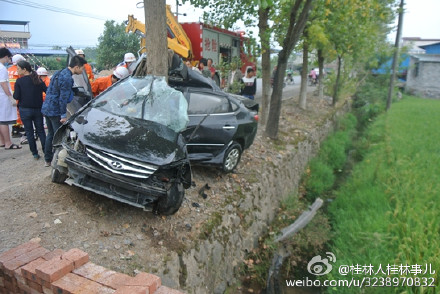 灌阳县一辆黑色小轿车在省道201灌阳往恭城方向，因雨天路滑，车子迎头撞上路边大树520 / 作者:额外听歌 / 帖子ID:127985