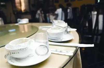去餐厅吃饭，你会用开水烫餐具吗？真相很吓人！96 / 作者:该做的事情 / 帖子ID:128123